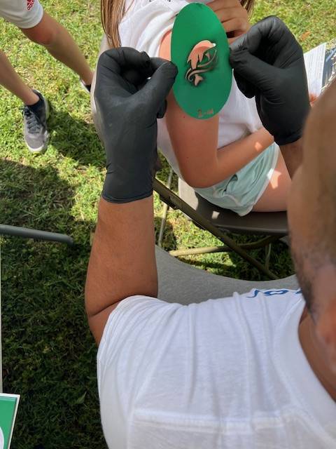 Stand tatouage kermesse dans le Rhone