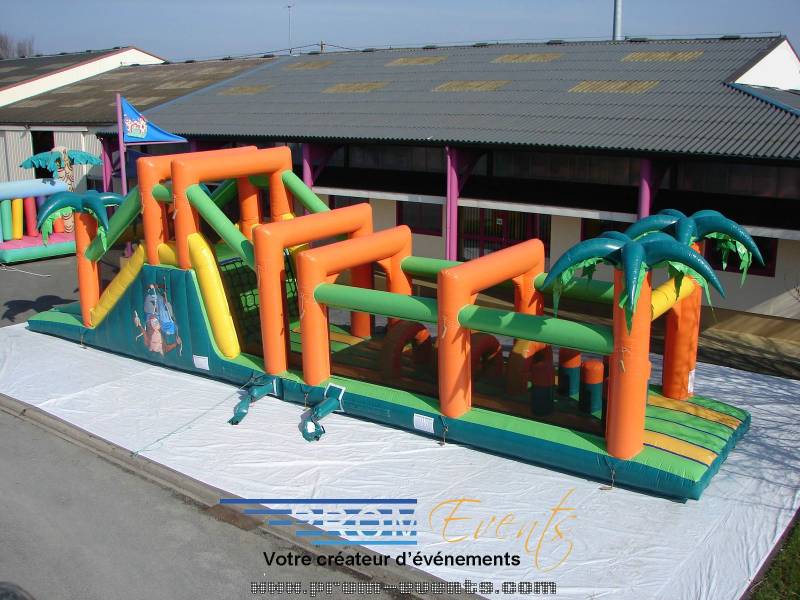 Location Parcours gonflable jungle complet idéal pour vos kermesses ou anniversaires et adapté à partir de 3 ans sur Lyon ou ces environs.